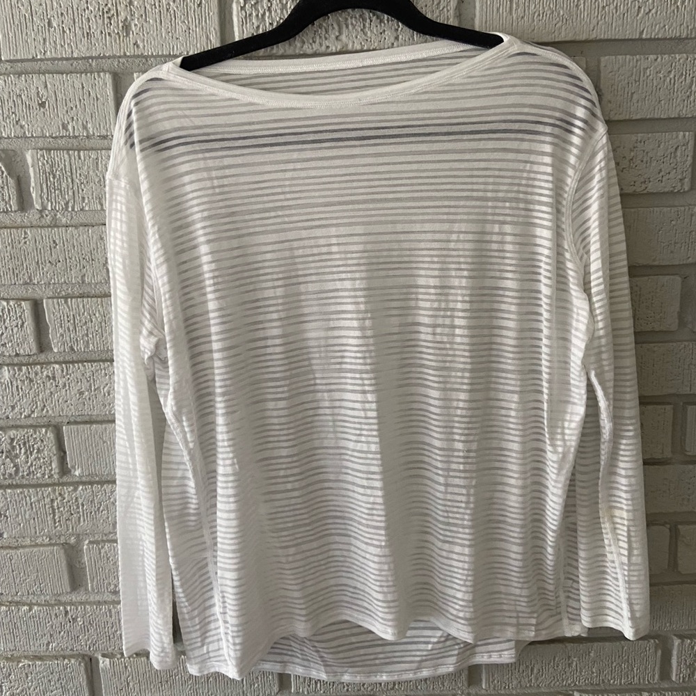 Lululemon back in action long sleeve shirt size 4